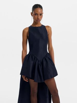 

Сатиновое платье со шлейфом