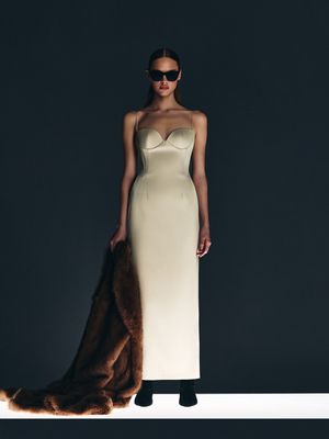 

Платье-футляр на бретелях