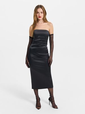 

Сатиновое платье-футляр с открытыми плечами