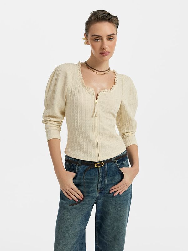 Блузка с кружевом