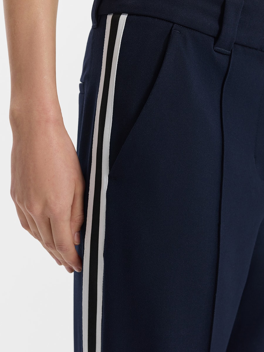 Брюки с лампасами