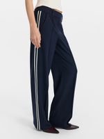 Брюки с лампасами