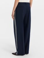 Брюки с лампасами