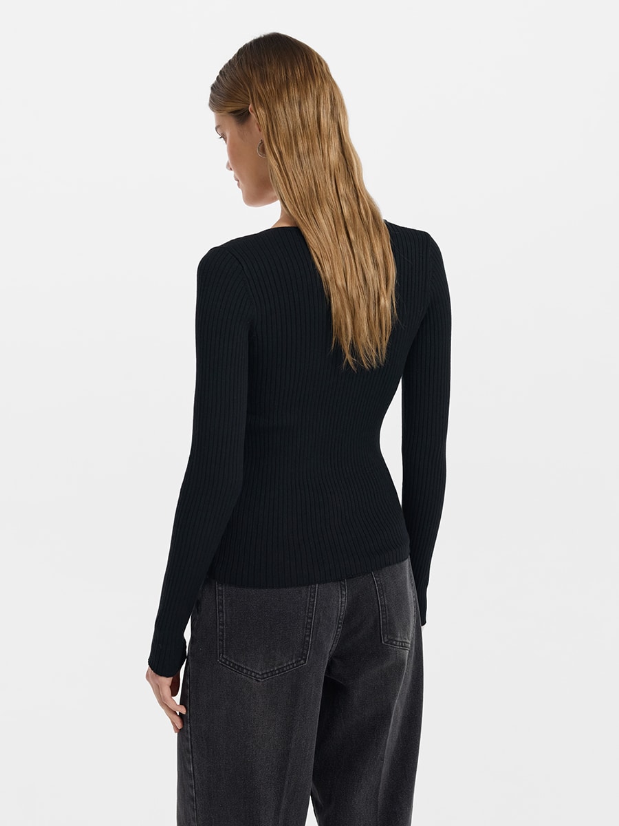 Джемпер со шнуровкой