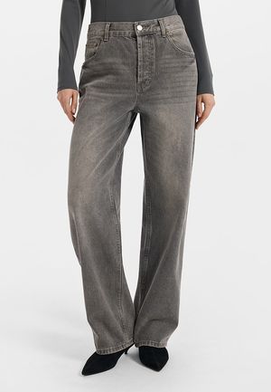 

Джинсы Relaxed fit со средней посадкой