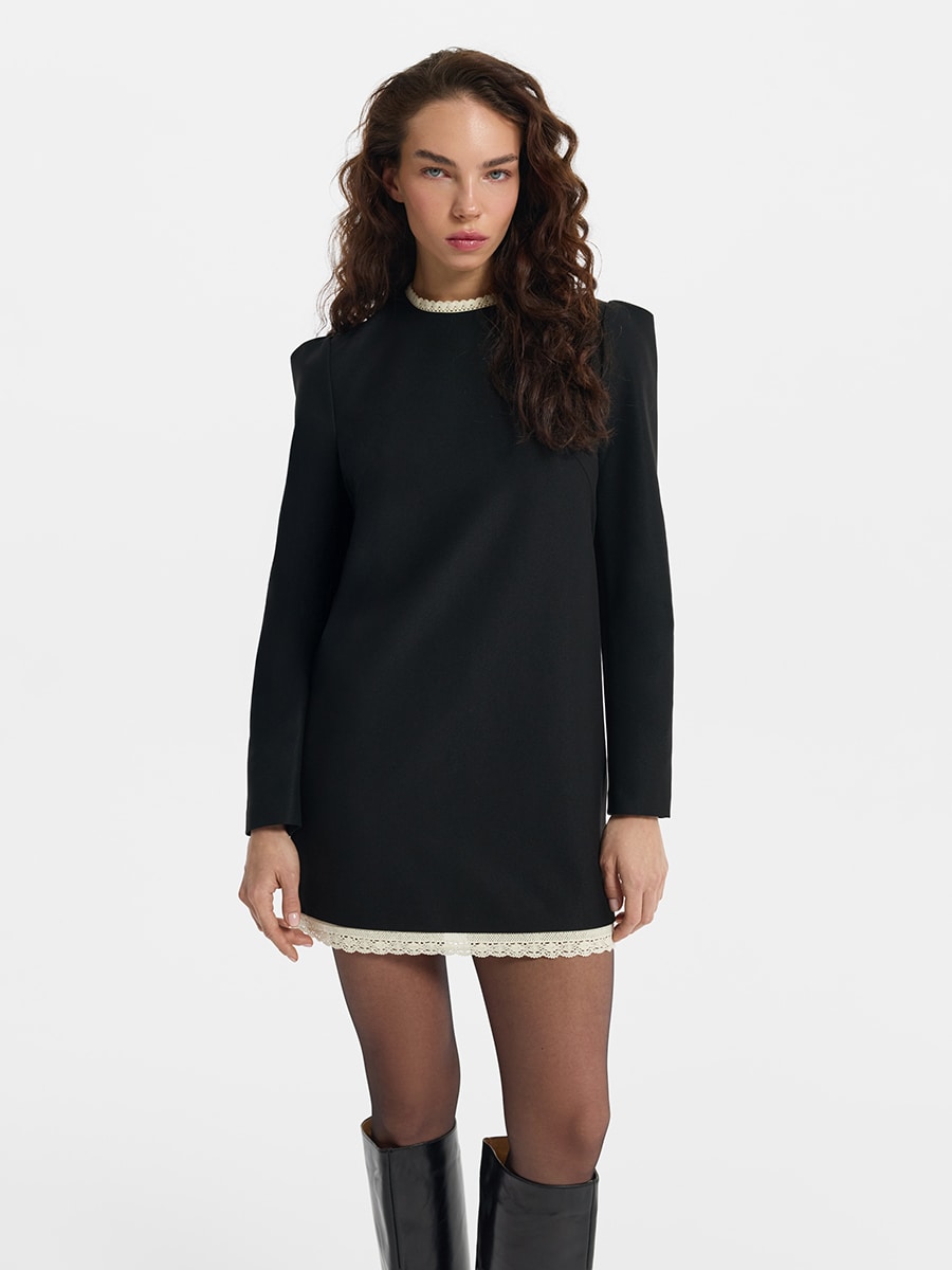 Платье мини с кружевом