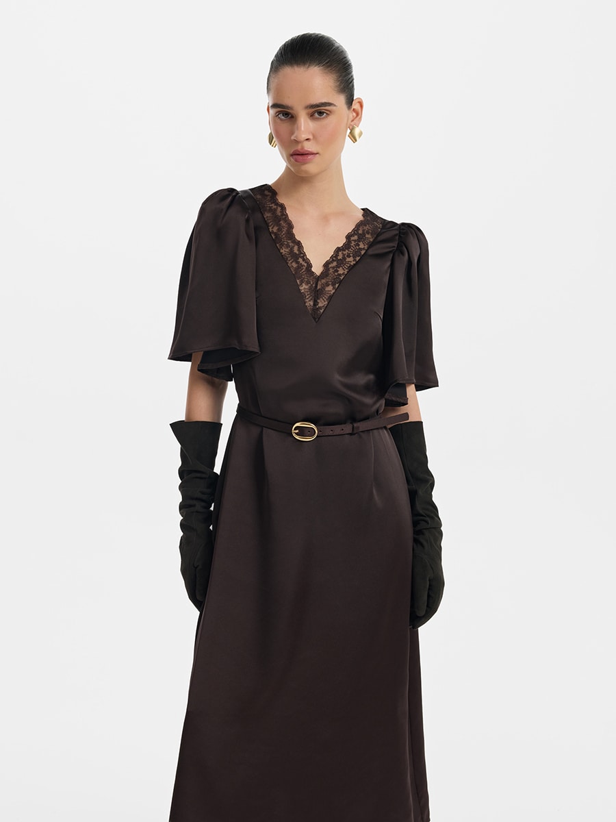 Атласное платье с кружевом