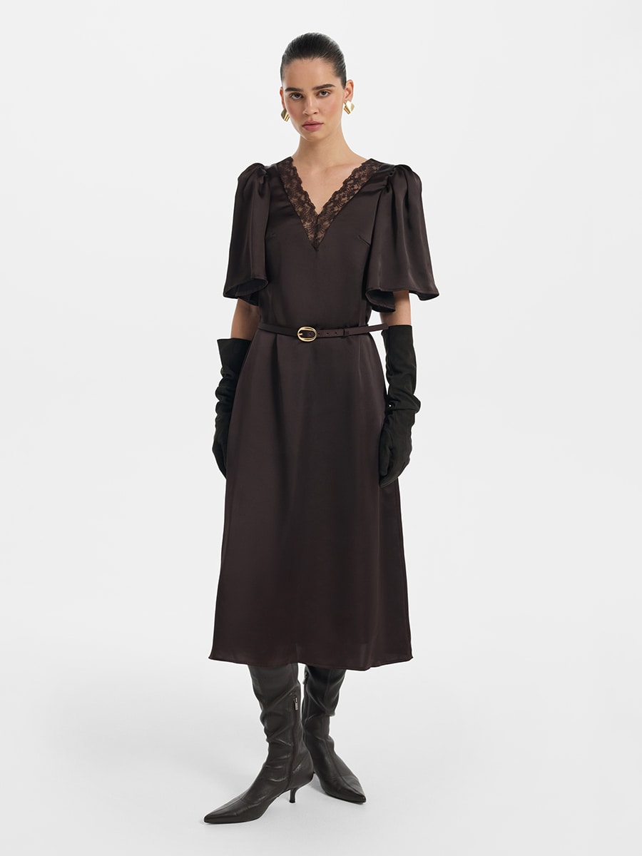 Атласное платье с кружевом