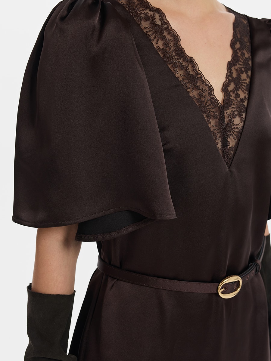 Атласное платье с кружевом