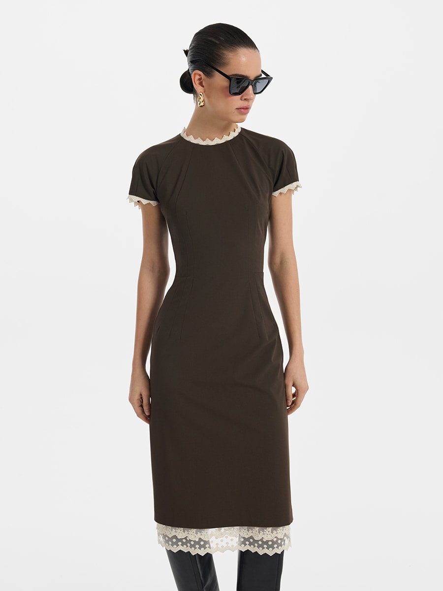 Платье с кружевом