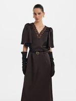 Атласное платье с кружевом