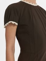 Платье с кружевом