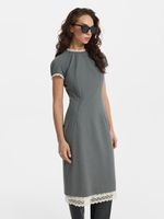 Платье с кружевом