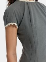 Платье с кружевом