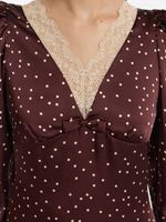 Атласное платье с кружевом