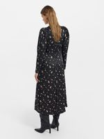 Атласное платье с кружевом