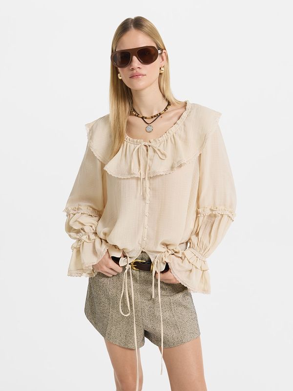 Блузка с оборками и воланами
