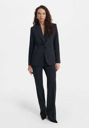 

Брюки прямого кроя