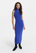 Трикотажное платье-халтер