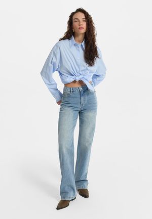 

Джинсы Straight fit со средней посадкой