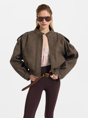 

Объемный бомбер из экокожи