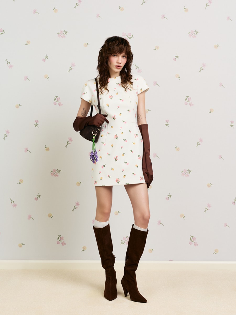 Платье мини с цветочной вышивкой