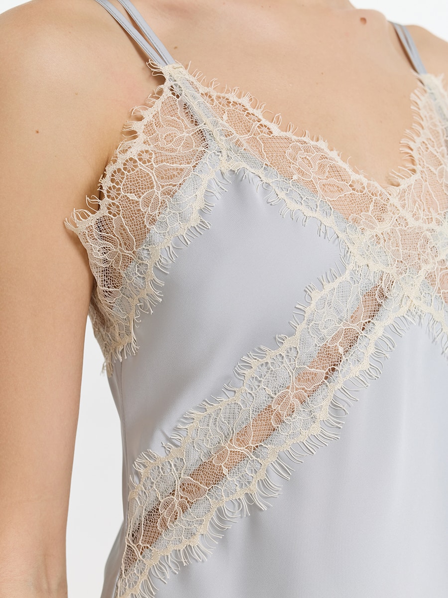 Удлиненный топ с кружевом