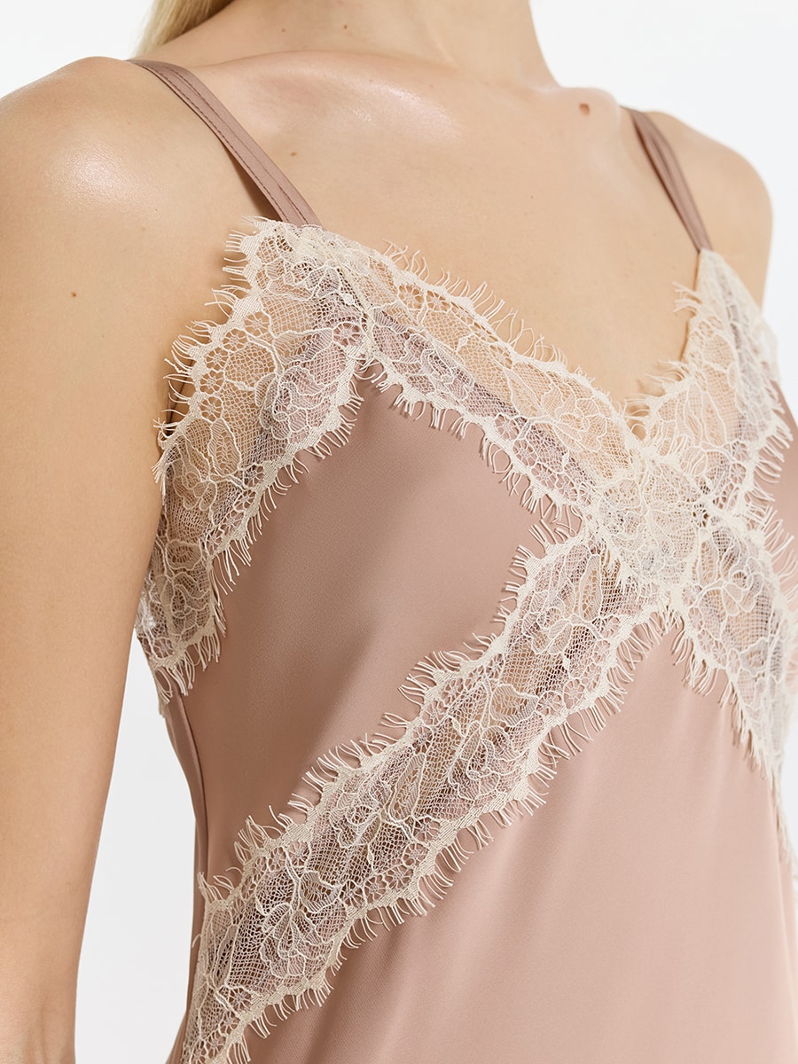 Удлиненный топ с кружевом