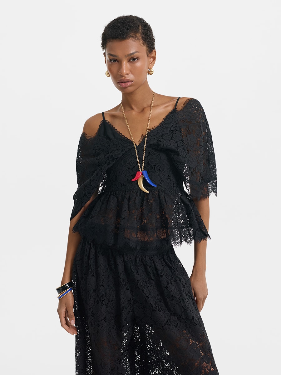 Блузка из кружева с открытыми плечами