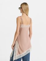 Удлиненный топ с кружевом