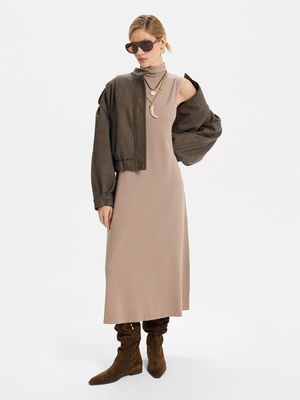 

Трикотажное платье миди