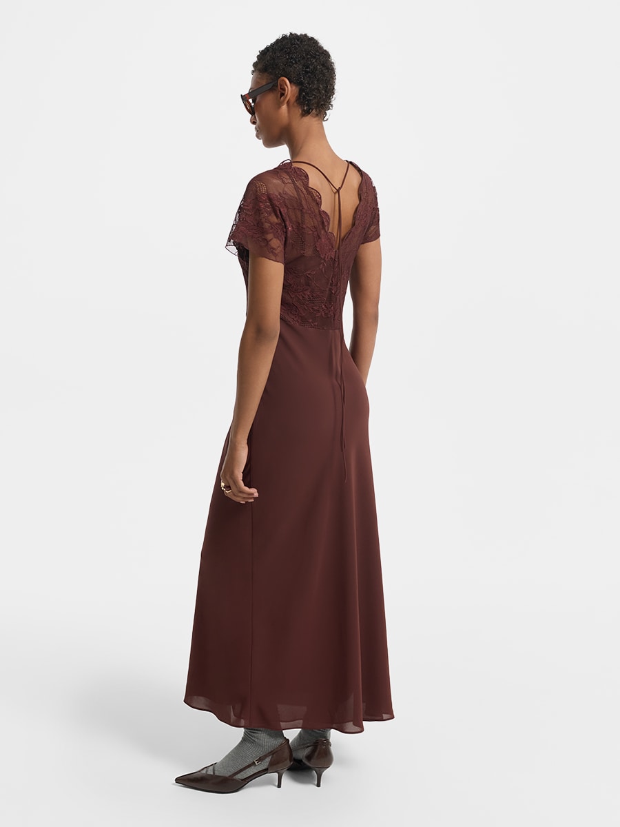 Платье миди с кружевом