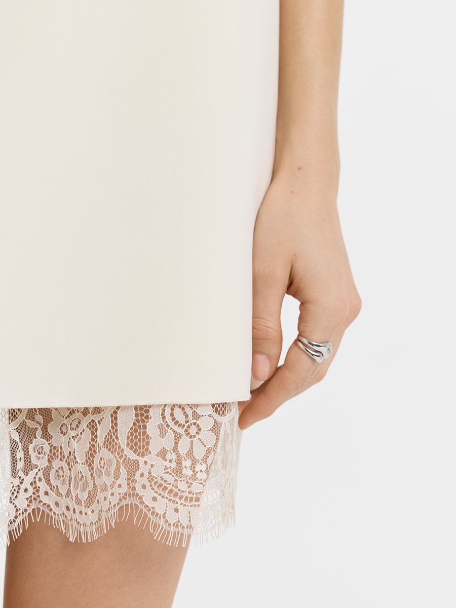 Платье мини с кружевом