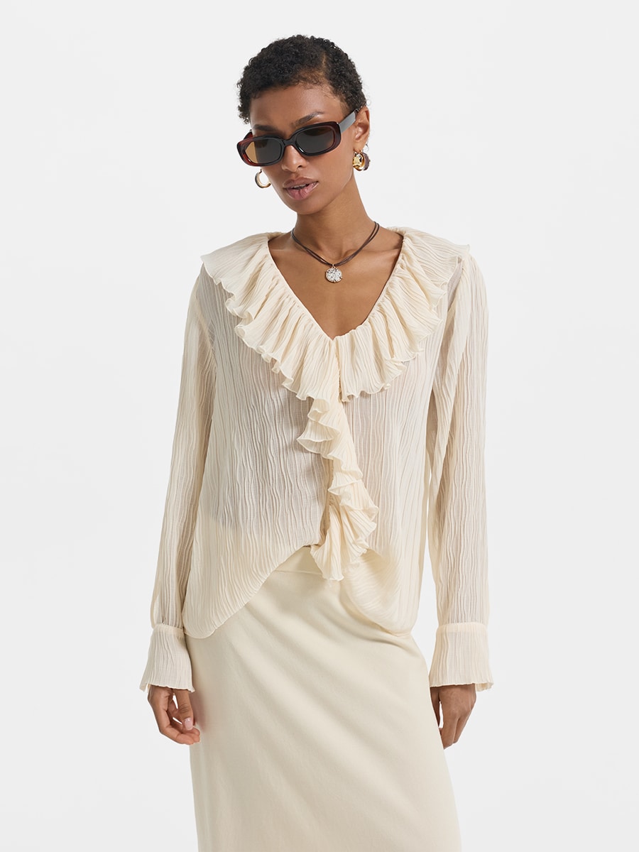 Шифоновая блузка с воланом