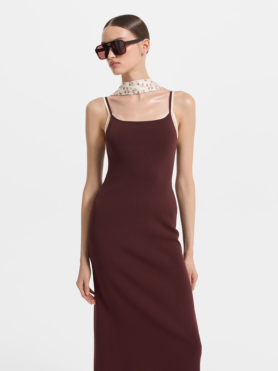 Трикотажное платье на бретелях