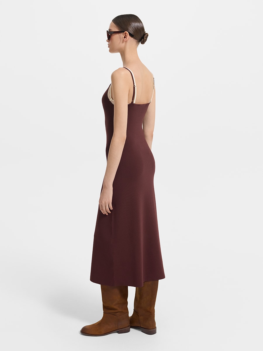 Трикотажное платье на бретелях