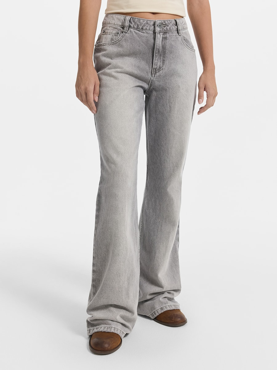 Расклешенные джинсы