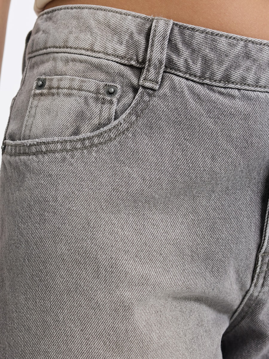 Расклешенные джинсы