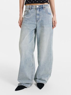 

Свободные джинсы со средней посадкой