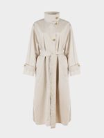 Плащ с высоким воротником