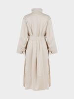 Плащ с высоким воротником