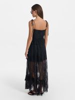 Кружевное платье с воланами