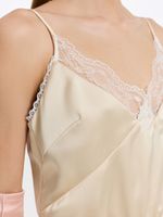 Атласное платье с кружевом