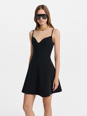 

Приталенное платье мини на бретелях