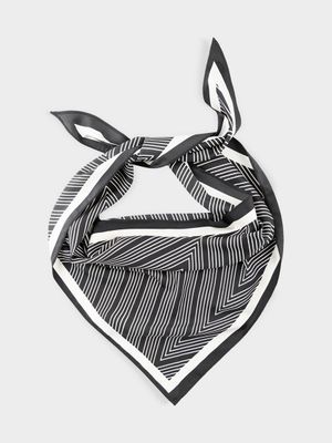 

Косынка с геометричным принтом