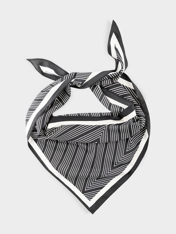 Косынка с геометричным принтом