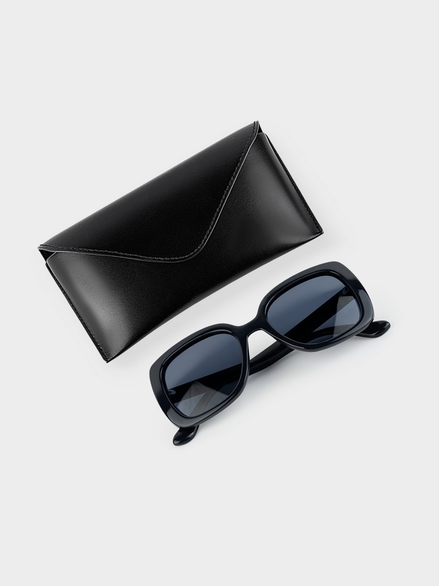 Очки солнцезащитные с футляром