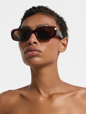 

Солнцезащитные очки с футляром