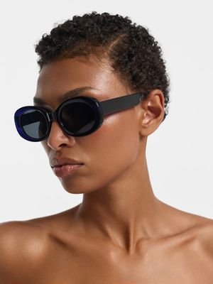 

Солнцезащитные очки с футляром