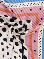 Платок с графичным узором